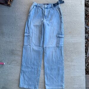 Women’s Hollister Ultra High Rise Dad Jeans, size 4R (w27R), New with tags.